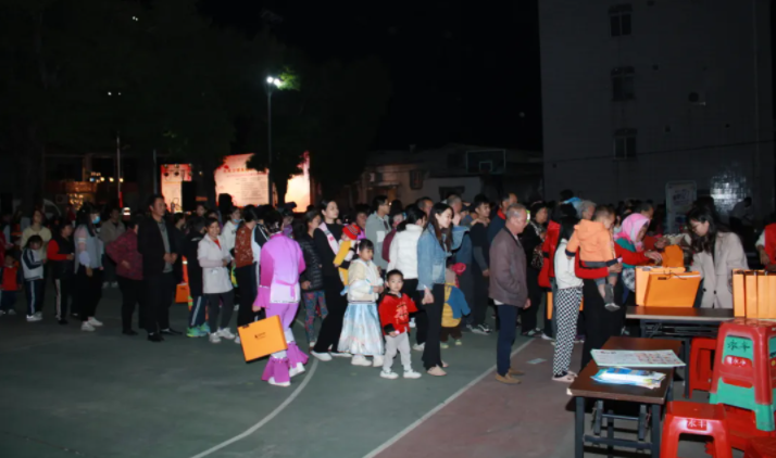 Welcome the New Year Together | Join Hands with Lunjiao Yongfeng Community to Create a Beautiful Home!